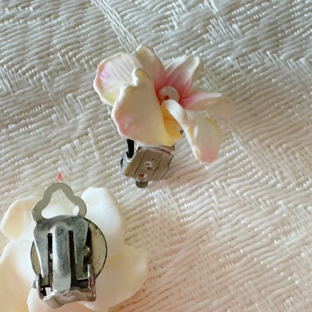 Vintage 1960’s Flower Earrings Hawaiian Tiki Pink Clip Ons with Pearl Center